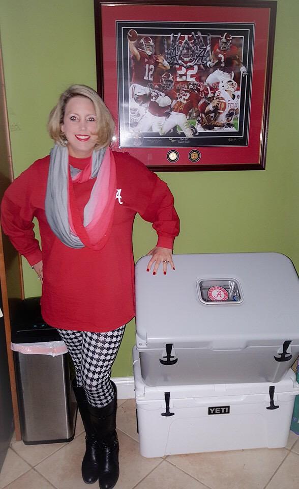 Soul2SoulBeauty's tweet photo. @MahiApparelCo thanks what is game day without my ALABAMA lit cooler!! Love it!! http://t.co/560By0VYnw