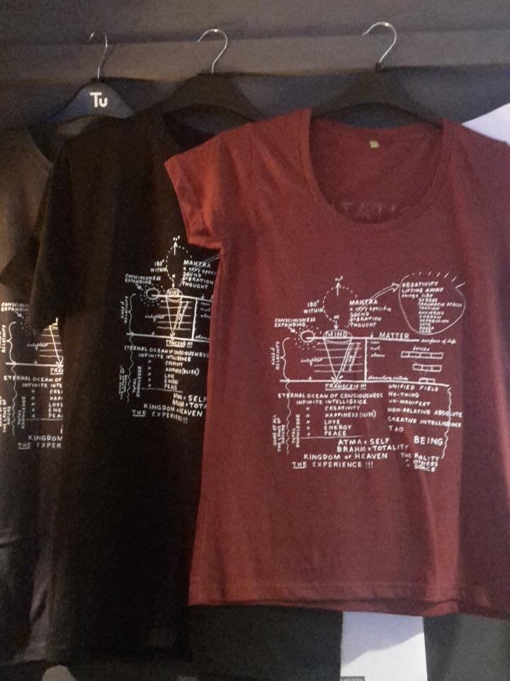 davidlynchuk's tweet photo. #happiness #love #bliss in one tshirt, drawn by @DAVID_LYNCH get yours @TwinPeaksUKFest proceeds to DLF UK. http://t.co/D10UtfopL0