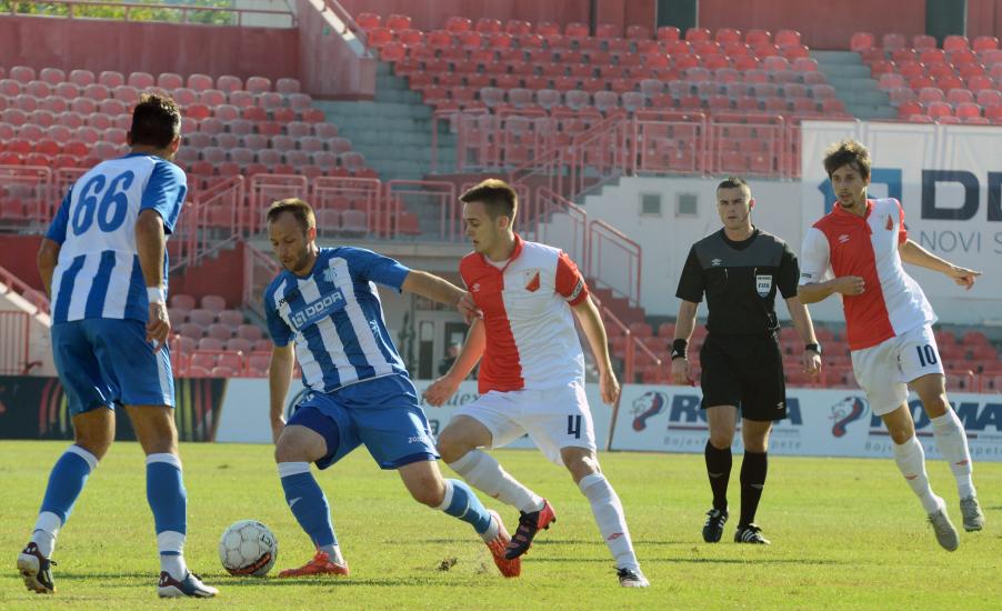 Stjepanovic controls the ball Stjepanovic controls the ball
