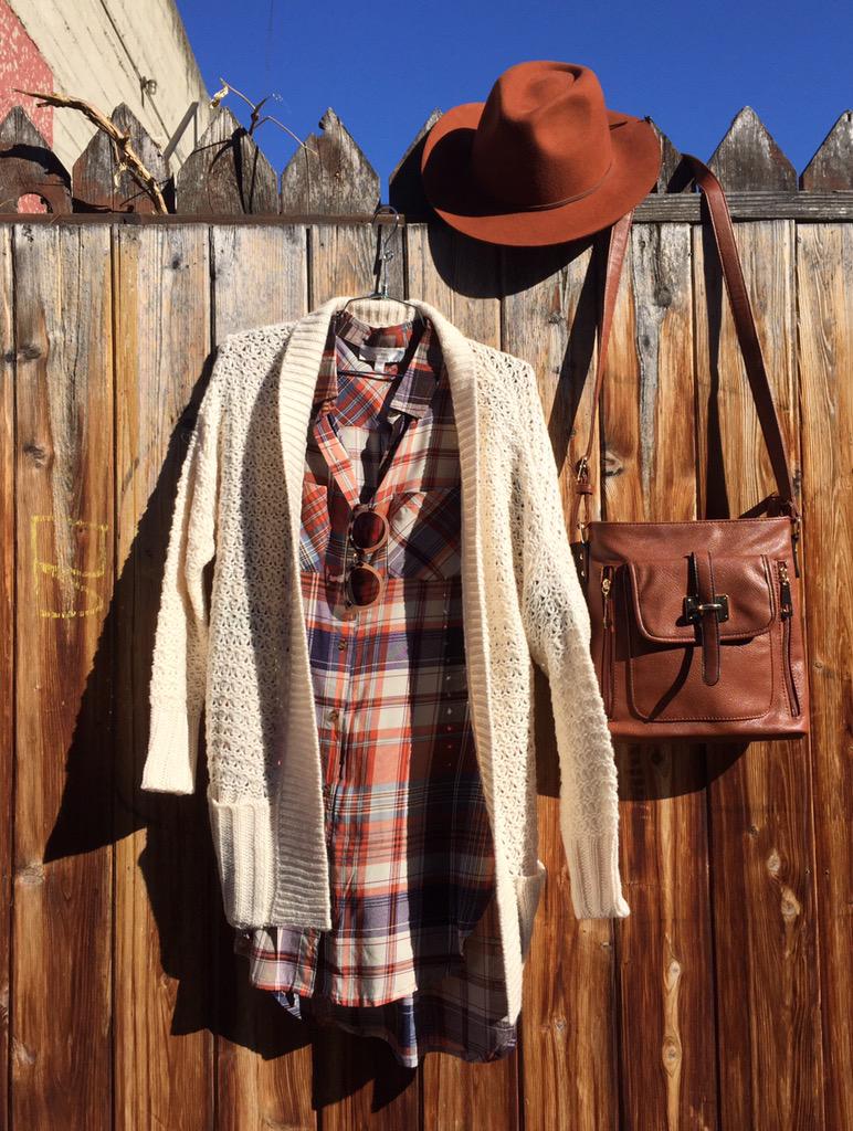 beachave8's tweet photo. fall style🍂 #brixton #pinkmartinicollection #fall15 #fallstyle #kelowna #blondestore #vegantote http://t.co/auNJukXzL4