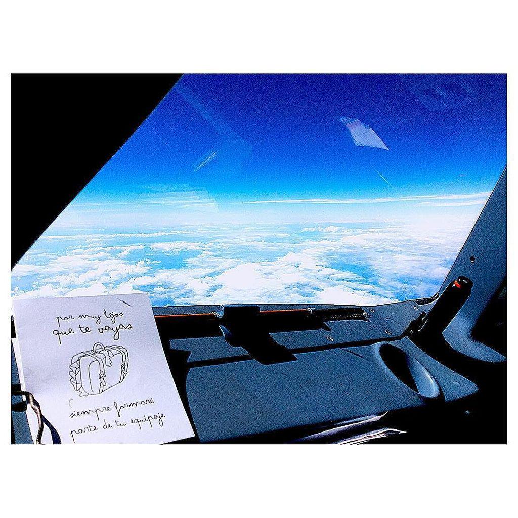 DeltaBravo33's tweet photo. Instagram : by dpsantarelli - Por muy lejos que te vayas siempre formaré parte de tu equipaje @mrwonderful_  #skyan… http://t.co/49fqWrrOny
