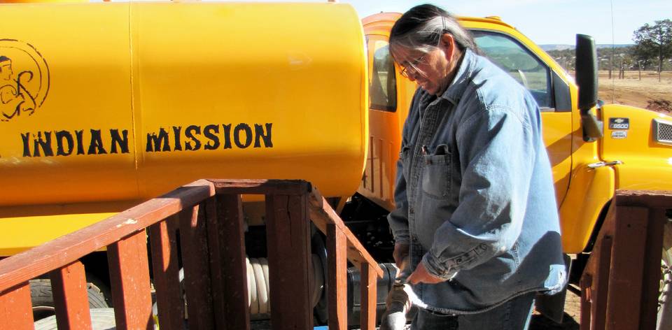 Newelly_Blog's tweet image. Ce que fait cette femme est si incroyable que les Navajos la considèrent comme une sainte buff.ly/1MOKgHN