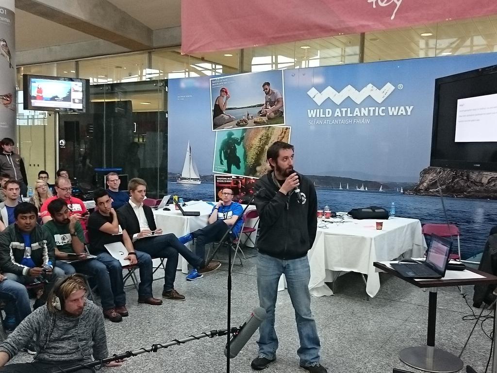 RythmLabs's tweet photo. RT akwyz: โ Noel from Igliaa...Don't get lost at the airport..#flyhackfly #startupIRL #hackathon http://t.co/UhBL3VoppM