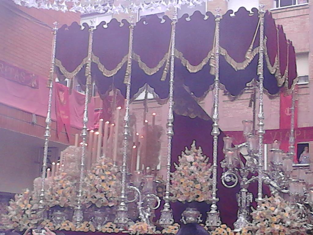 MiHermandad's tweet photo. La imagen de Ntra Sra de la Caridad ya se encuentra en las calles de Huelva @GrupoJovenFe @BHuevar http://t.co/n2gfGQhI6p