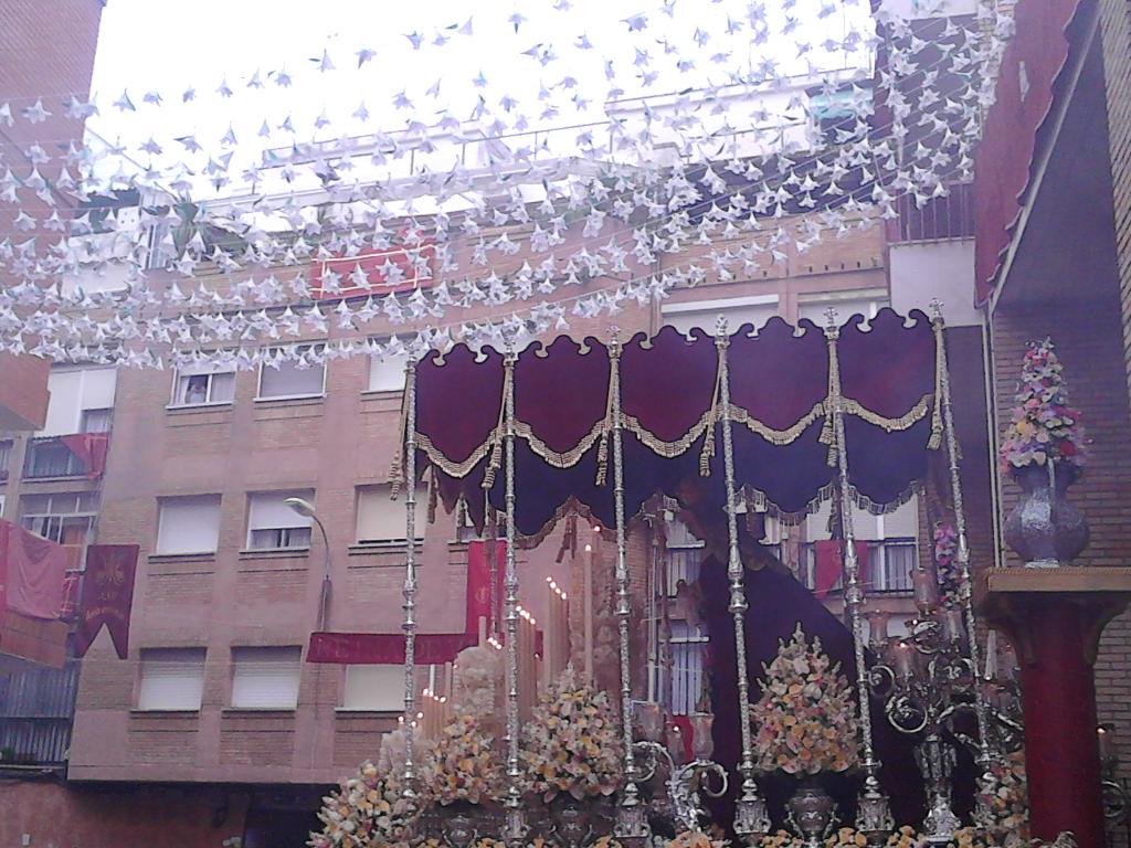 MiHermandad's tweet photo. La imagen de Ntra Sra de la Caridad ya se encuentra en las calles de Huelva @GrupoJovenFe @BHuevar http://t.co/n2gfGQhI6p