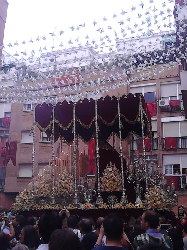 MiHermandad's tweet photo. La imagen de Ntra Sra de la Caridad ya se encuentra en las calles de Huelva @GrupoJovenFe @BHuevar http://t.co/n2gfGQhI6p