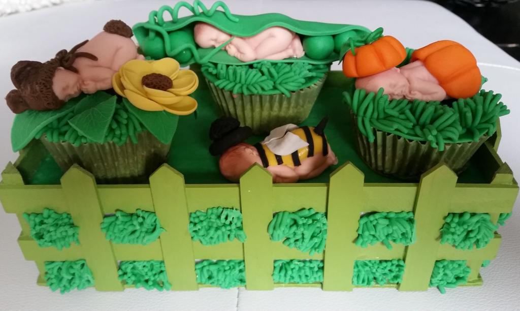 Ediscakesandcup's tweet photo. #cupcakes @CakeBossBuddy #muffin #fondant #Madrid #pastadizucchero #cakemaster #Beautiful #cakeartist #cakegallery http://t.co/6Pll5EJx6a