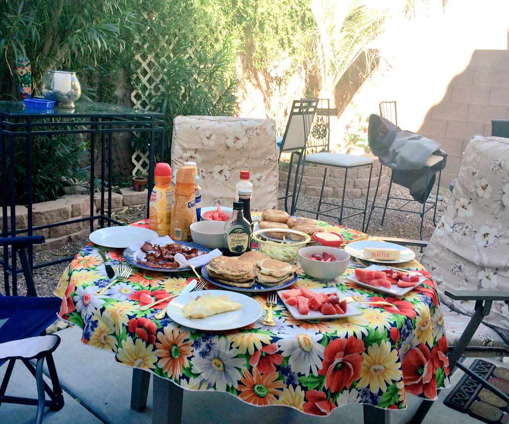 Cafishio's tweet image. My Family&apos;s Breakfast Table This Morning.. #SpontaneousMoments #Happy