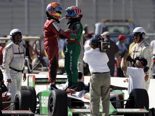 hollywheldon's tweet photo. RT @Basso488: Dan Wheldon congratulates @TonyKanaan on winning the 2004 #IndyCar Series Championship. http://t.co/nLVjxZI7YE