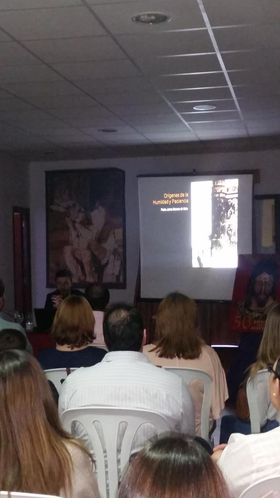pespuntecofrade's tweet photo. Comienza la Conferencia: "Origenes de la Hdad", ilustrada por Don Pedro Jaime Moreno , en @HumildadOsuna http://t.co/hYvRO5DH89
