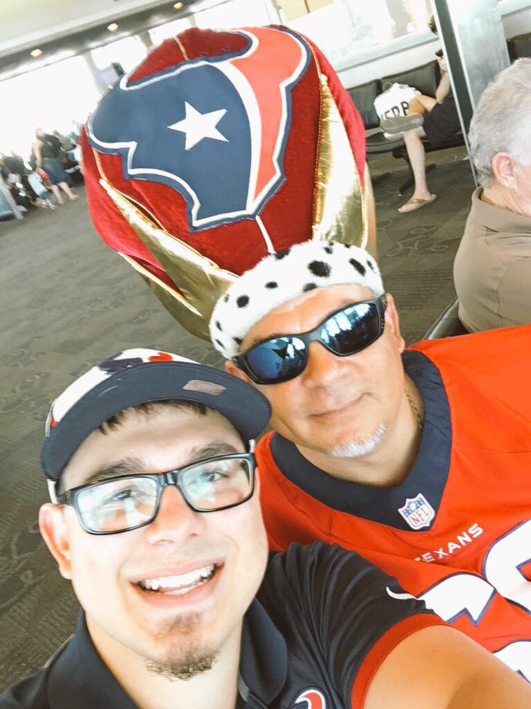 David_Nagy13's tweet photo. Waiting at the airport to board our plane to #Atlanta with the @EndZoneKing116 let's go #Texans!!!! http://t.co/tWX7nh3OPV