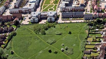 Cook76261798's tweet photo. @UKIP_RBWM pls re-tweet, sign and share:  RBWM don't sell this urban public open green space: http://t.co/182rtBJEdJ http://t.co/39zq3ussFs