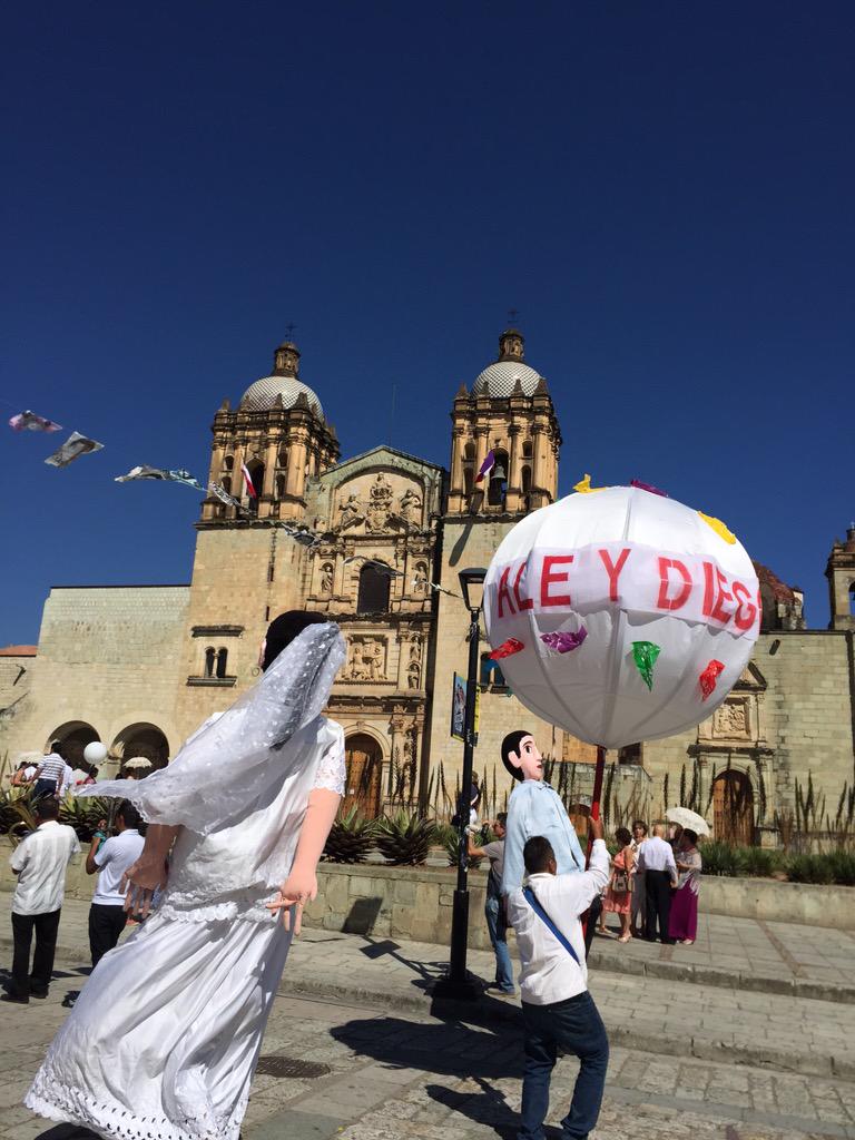 losberman's tweet photo. Siempre nos sentimos felices cuando vemos parejas disfrutar su momento. #Oaxaca #SantoDomingo #boda #losberman #love http://t.co/esOivC4H3M