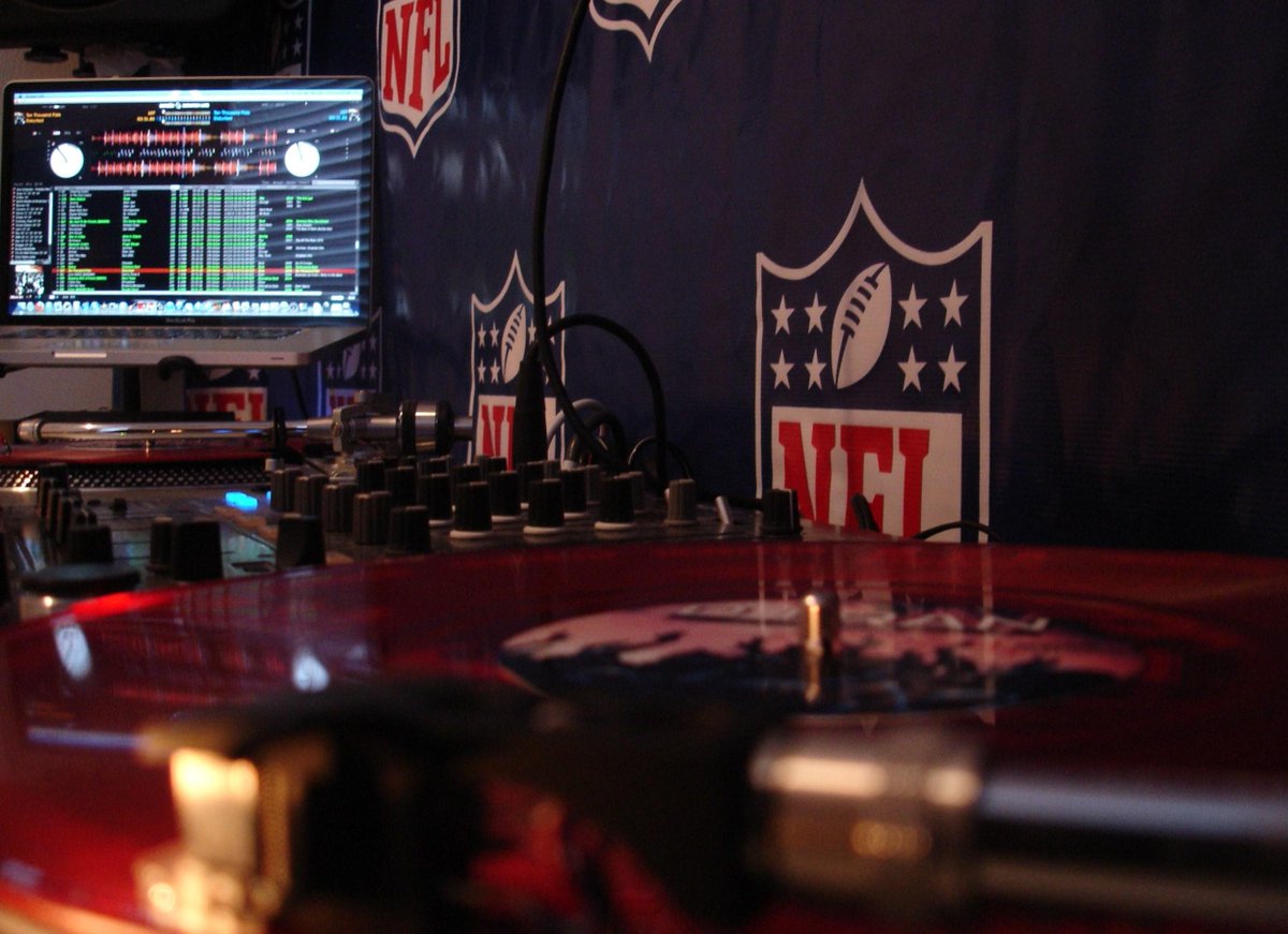 DjRANphilly's tweet photo. Hard at work knocking out more classic #InstantUpgrade Remixes for an ARENA/STADIUM near you¸.•*¨*•♫
#MusicIsMyLife http://t.co/nFJxn08S7m