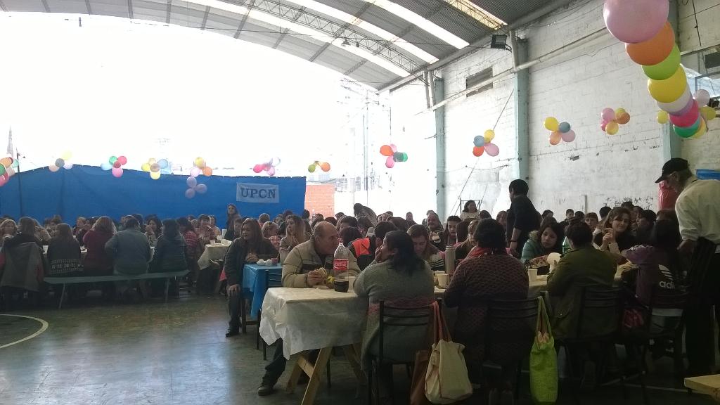 UMGE_Prensa's tweet photo. Festejando el dia del auxiliar junto al Consejo Escolar y @MunicipioPilar tarde de baile, sorteos y mucha alegría!! http://t.co/mtaerIAAGL
