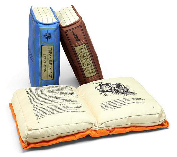 ThatReallyExist's tweet photo. Olde Book Pillow Classics
#ThatReallyExists #pillow #books #cool #bedroom #invention #funny
🔗http://t.co/8LSqjycar6 http://t.co/SRvDxcfnR3