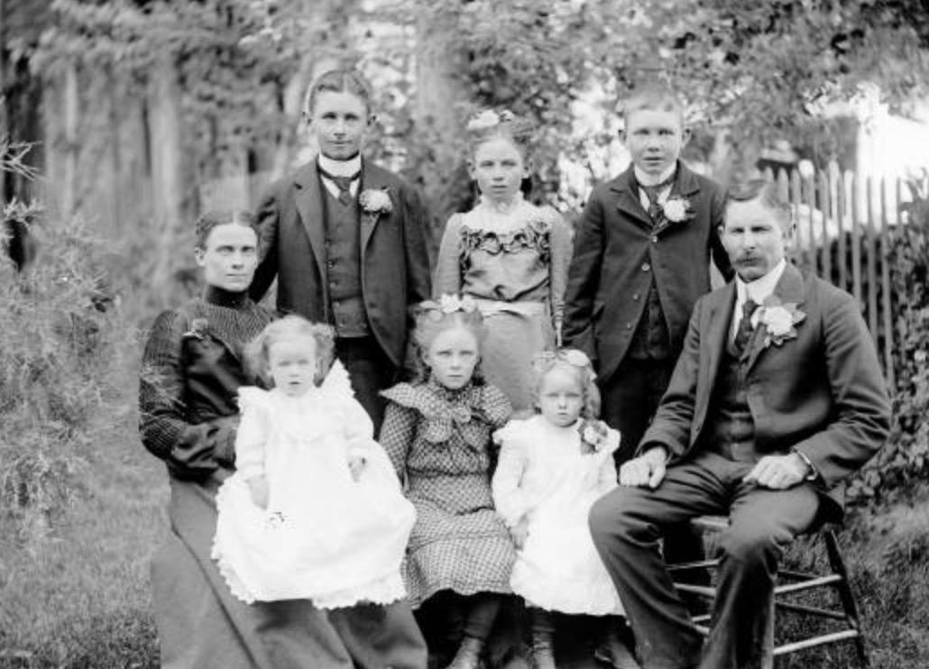 SamuelOnTheWall's tweet photo. Koyle prophesied 3 would die &amp; the replacements wouldn't be able to hold the church together. #ldsconf #reliefMine http://t.co/6jSEO9eX9J