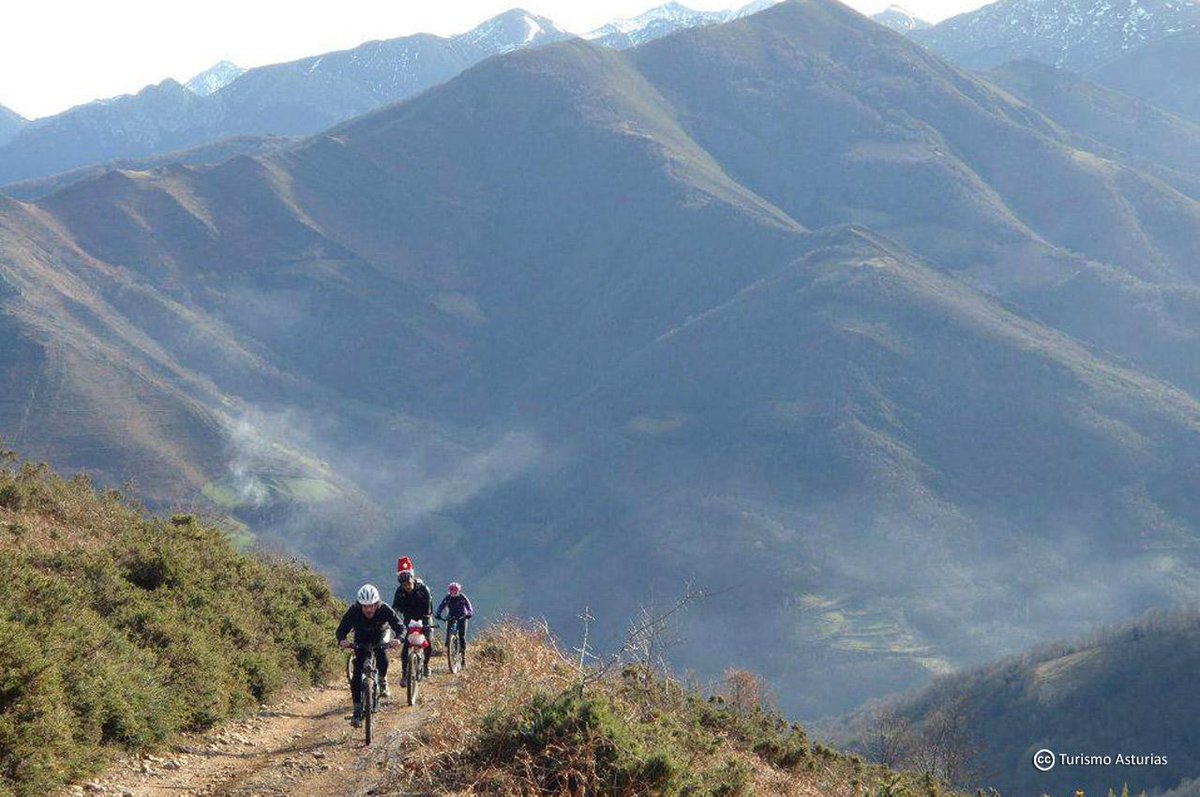 ¡Qué paisajes por el anillo ciclista de <a href="/MontanaCentral/">Central Montana</a>! ow.ly/SVRxr