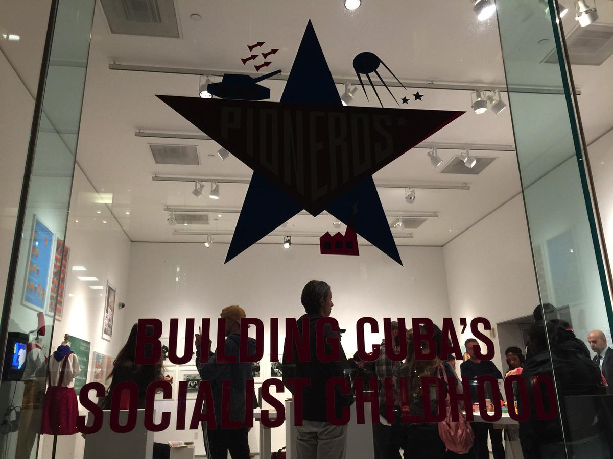 cubamaterial's tweet photo. @ElYuma ’s class, the last night of #PionerosExhibition http://t.co/WJQmeCK91L