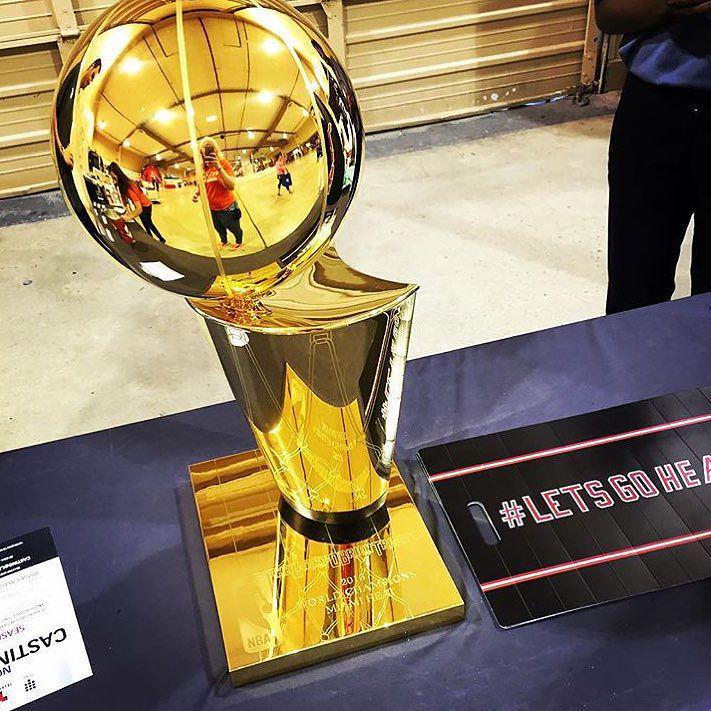 Z92MIAMI's tweet photo. #letsgoheat the trophy is here! #MFESBS #miamifamilyevent ya estamos aquí esperándote. @m… http://t.co/S9fnTR7CcB http://t.co/TAD3Mnl0IN