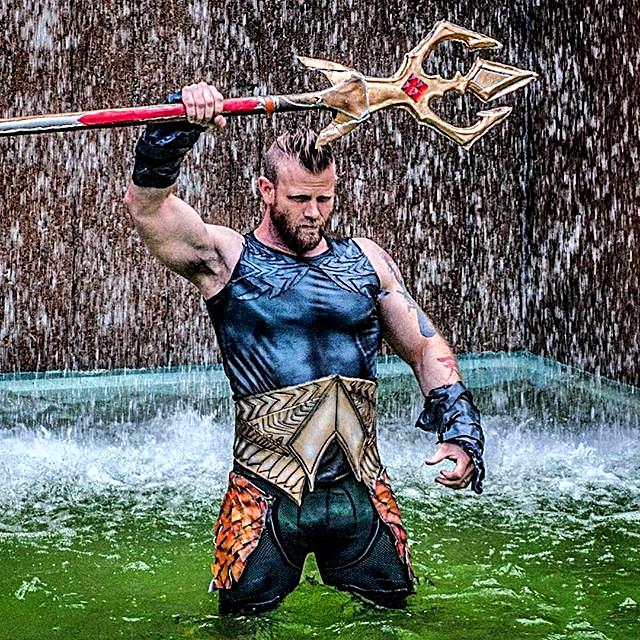 AquamanUniverse's tweet photo. Bringing The Storm: Poseidon-charged Aquaman cosplay from last weekend's @BaltimoreComics! #Aquaman #BCC15 http://t.co/7HnypKkQwo