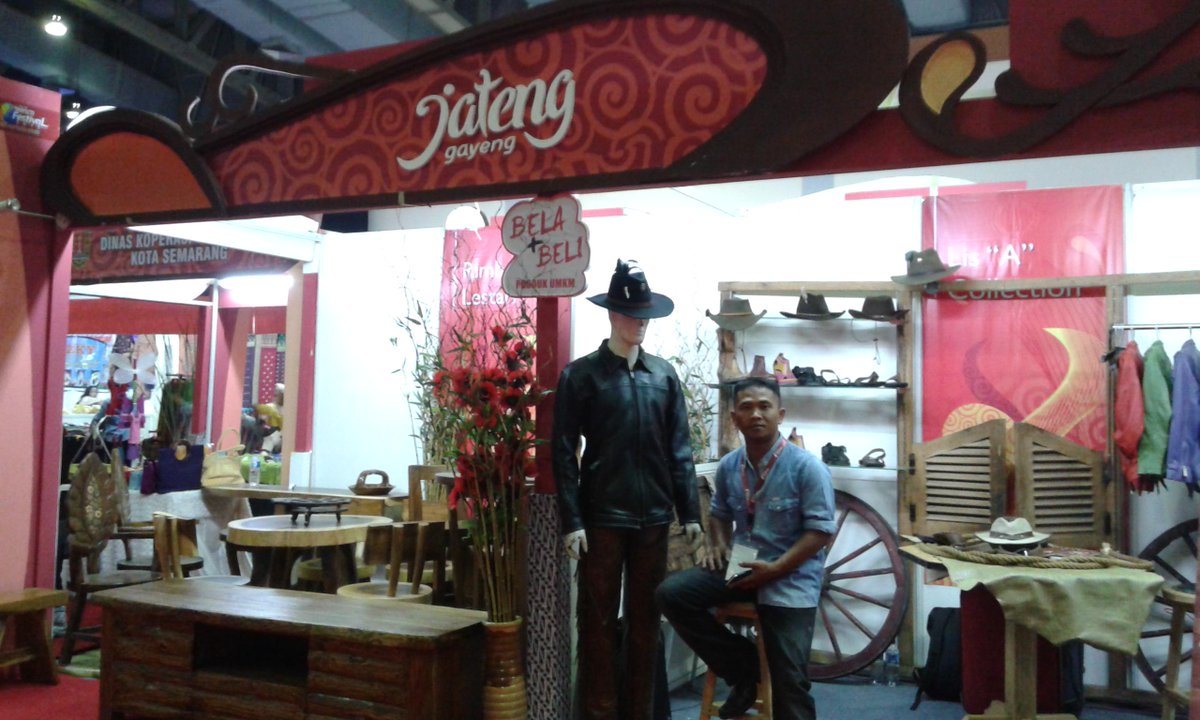 SMESCO_Fest's tweet photo. Jawa Tengah menghadirkan ragam furnitur kayu yang bisa mempercantik dekorasi rumah Anda. #SMESCOFestival2015 http://t.co/fjAihCZlpk