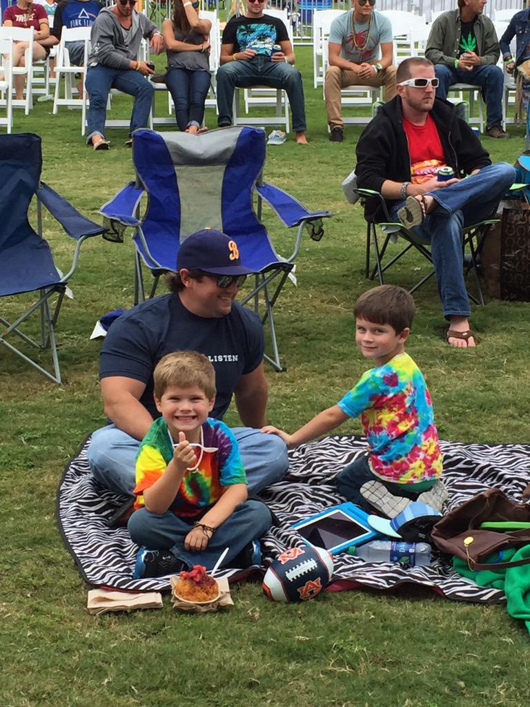 Chilivibrations's tweet photo. Family friendly good time!! http://t.co/iS78WziWYI