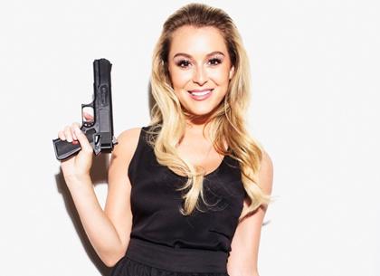 BrontiosZeus's tweet image. "No one is here, I must amuse myself." Uses the TL for target practice.