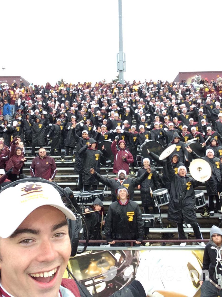 CMU_Football's tweet photo. It's #GAMEDAY in Mount Pleasant! #FireUpChips #CMUHomecoming #MarchingChips http://t.co/yKYQrBd9oy