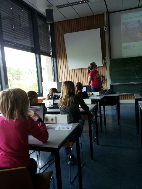 InesDuits's tweet photo. Vandaag hebben meiden met @Scratch super toffe games gemaakt! @DigiVita_vhto @TU/e 
https://t.co/uqySYZbuie http://t.co/IgJa9HWHNU