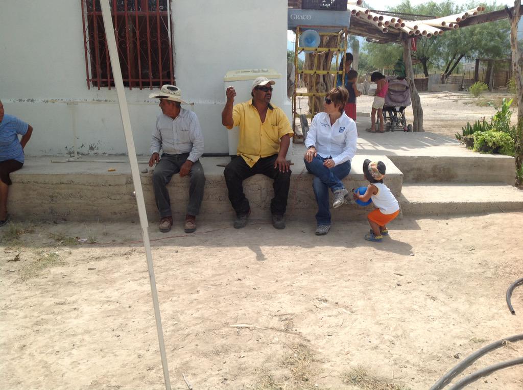 yocamo1's tweet photo. En Brigadas de Acción en Cuatro Cienegas Vamos a Cambiar la Historia #CDM PAN antiguos Mineros y el Venado... http://t.co/4SrNbSWn3n