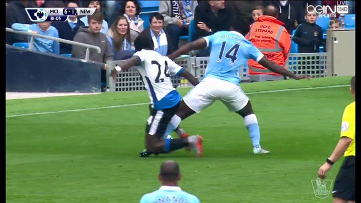 Fut_Marfinense's tweet photo. Tioté vs Bony em Manchester City x Newcastle http://t.co/mjwtyNGijr