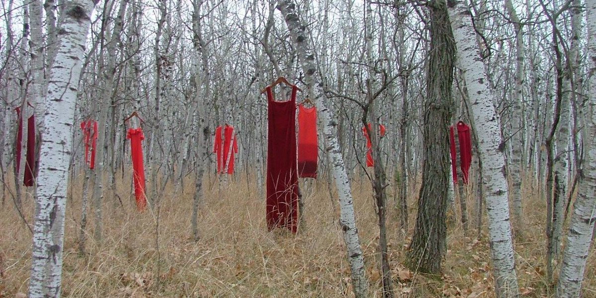 HuffPostCanada's tweet photo. Wear red tomorrow for missing and murdered indigenous women http://t.co/bhUWRPNfrw #REDress #MMIW http://t.co/awwFYrzqyT