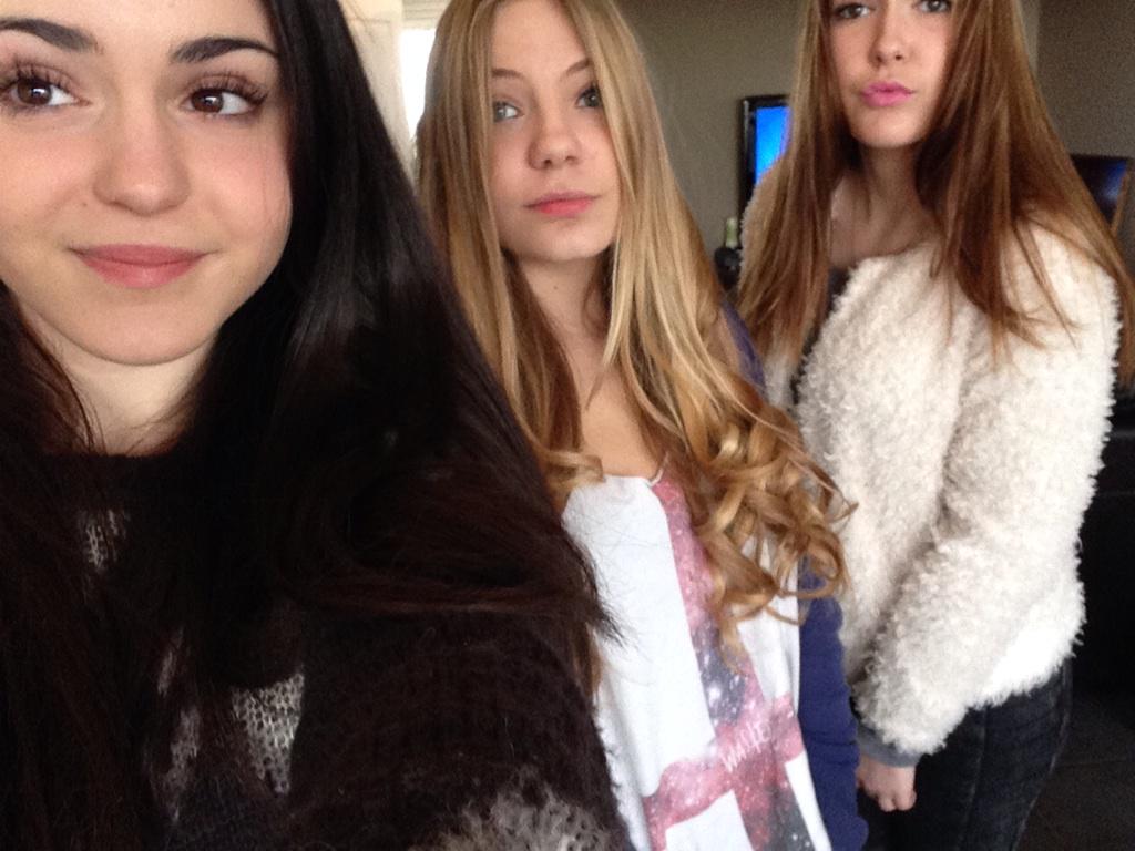 LaauraBenz's tweet photo. @brunellemp t cheveux !!! http://t.co/4sCglFypDQ