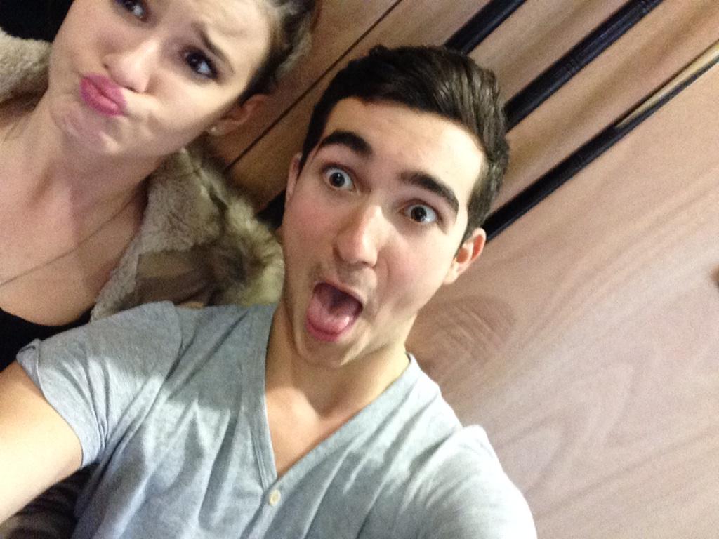 LaauraBenz's tweet photo. @RaphaelFicatie stop aidez moi http://t.co/gDcsPdlNAt