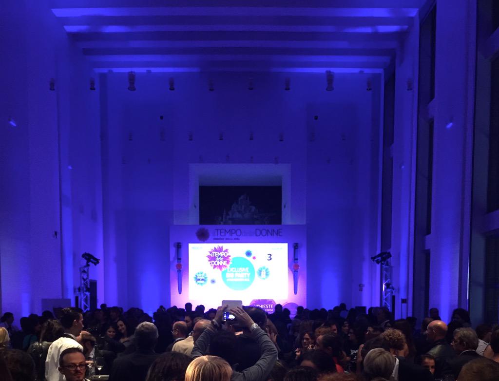 SwatchItaly's tweet photo. La notte continua tra le opere di #BaoHo e il djset di @syriaofficial e @KettyPassa al party del #TempodelleDonne http://t.co/YjJPnIckgc