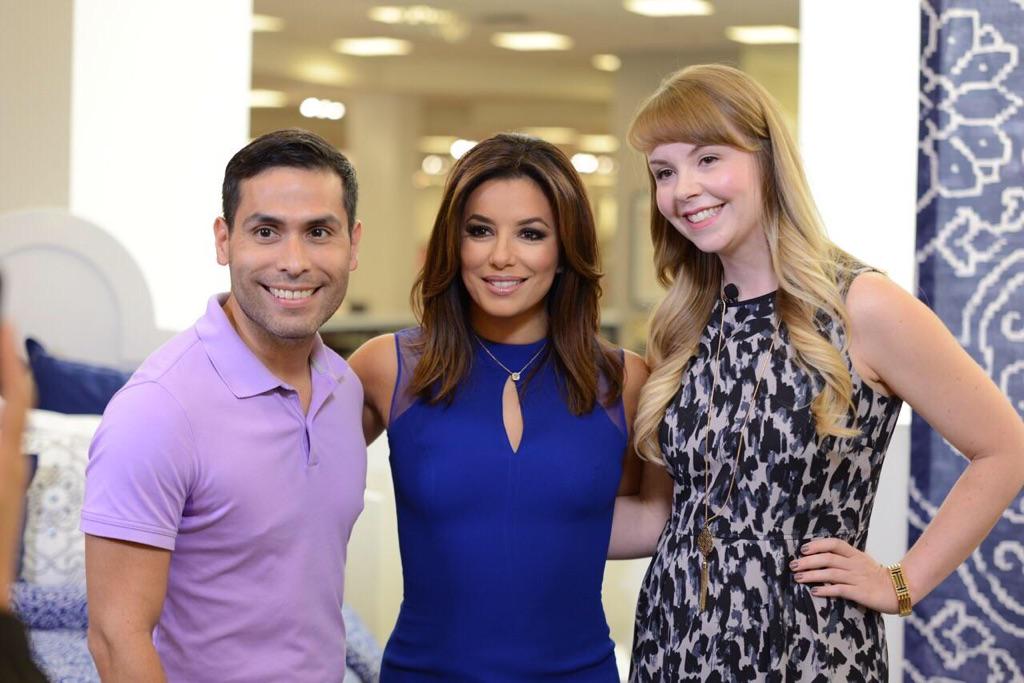 JohnGarciaNews's tweet photo. .@EvaLongoria, It was a pleasure meeting you. #EvaHomeJCP @katieraefellows http://t.co/Xa1TNI9j0k