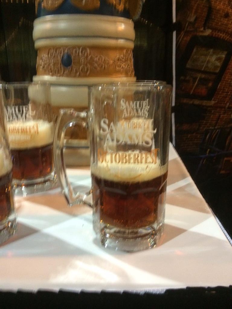 PeterFrankGB's tweet photo. My idea of heaven, at #craftbeergb at #shopkohall. Stop in and see @HigginsEats and me. http://t.co/jt8GKRahtN