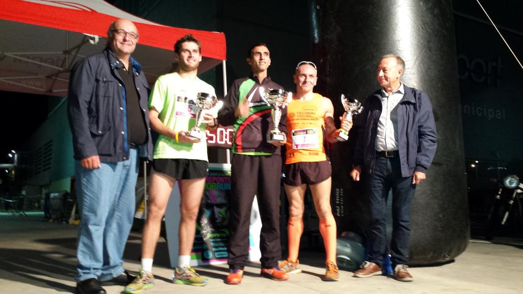 cursapopular's tweet photo. Y completamos noche con los podios de 10k #Entreponts Muchas gracias otra vez a todos los runners!!! @deporvillage http://t.co/QqF1onvQy6