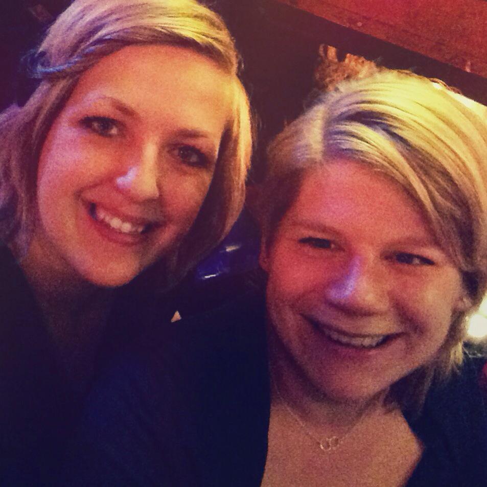 Ouderwets avondje uit! Lekker eten, biosje, chillen bij de openhaard, borrelen en heel veel kletsen ☺️ #gezelligheid