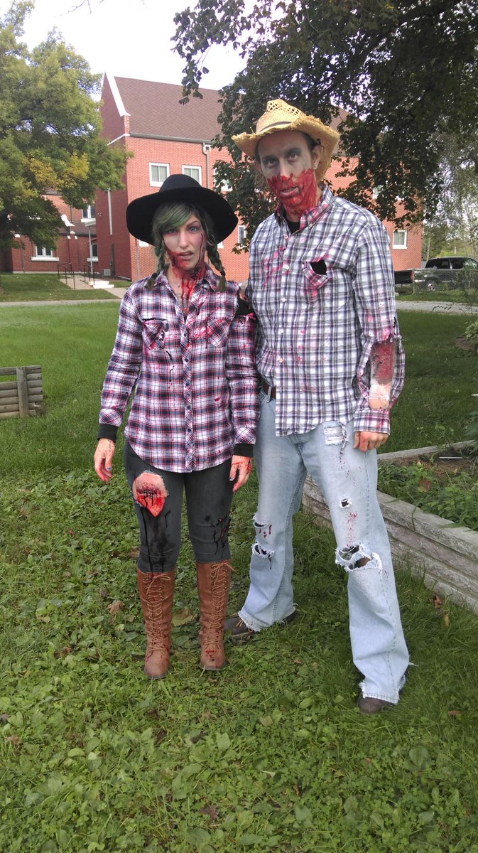 GhostsofRuin's tweet photo. Benson, NE 
Zombie Walkin'! http://t.co/f9HVSn3Wk5