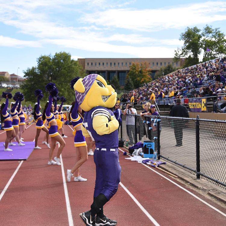 WesternILUniv's tweet photo. #WIUHomecoming #WIUHC15 #GoNecks http://t.co/YqXWwZWrBm