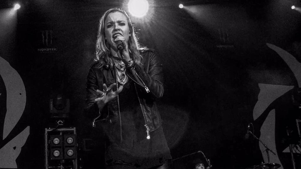 SabrinaHersom's tweet photo. @LZZYHALE you were amazing last night! Can't wait to see you and the guys next week! #libralenz http://t.co/7B93yyG4TL