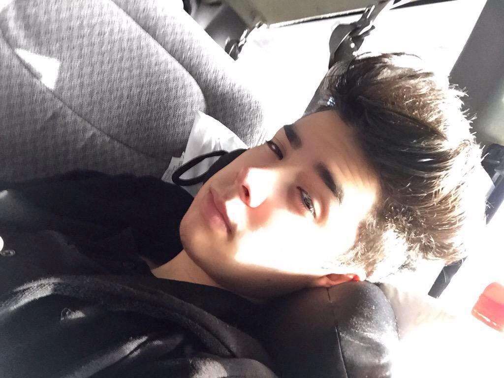 EditsMB's tweet image. ¿Les ha pasado que llega una persona que en poco tiempo ya significa todo? Bueno ésta persona es mi mundo entero. ❤️