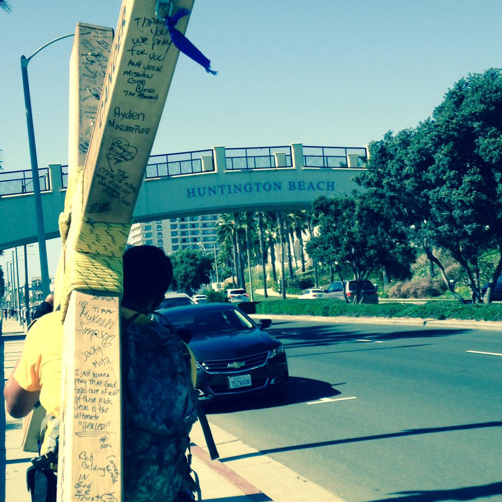 CARRYTHEIRCROSS's tweet photo. First pit stop of the day #2milesdown http://t.co/HstTfp7GmL