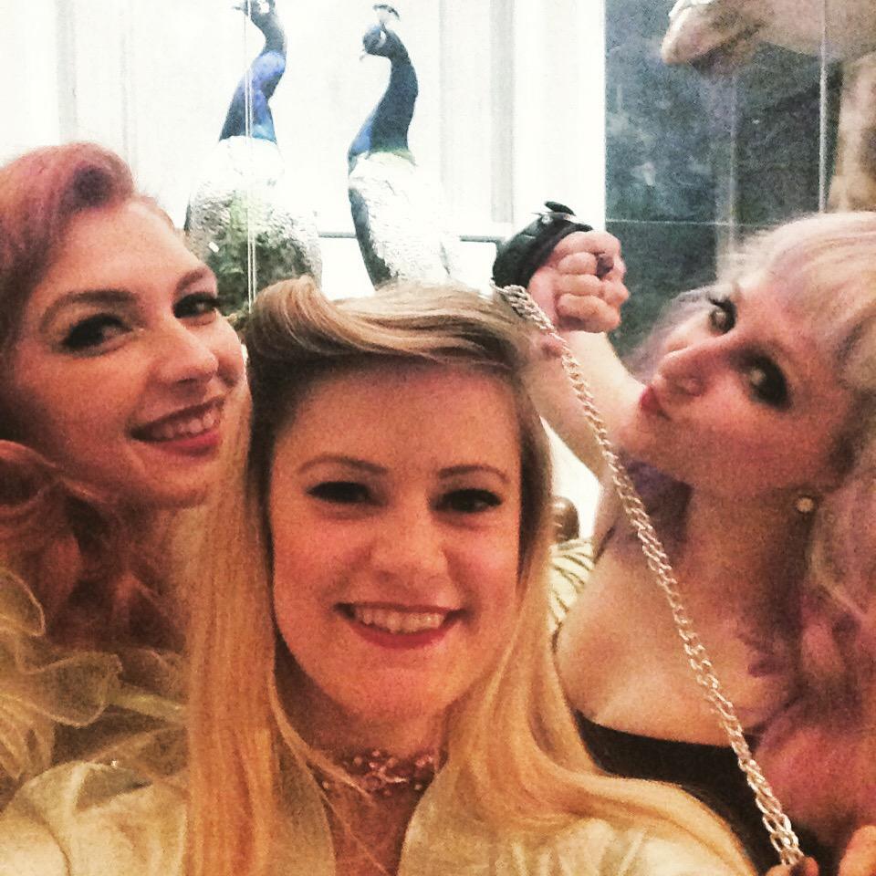 Backstage at tonight's private gig with @storm_hooper & @Felicity_Furore Photobombed by some stuffed peacocks...obvs!
