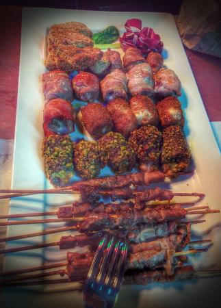 stefanianeirots's tweet photo. Ristorante Mogli&amp;Buoi in via S PioV 8 a Torino. Pugliese, "bombette" di carne e vegetariane da provare! #food #torino http://t.co/C0D5X3FYEJ