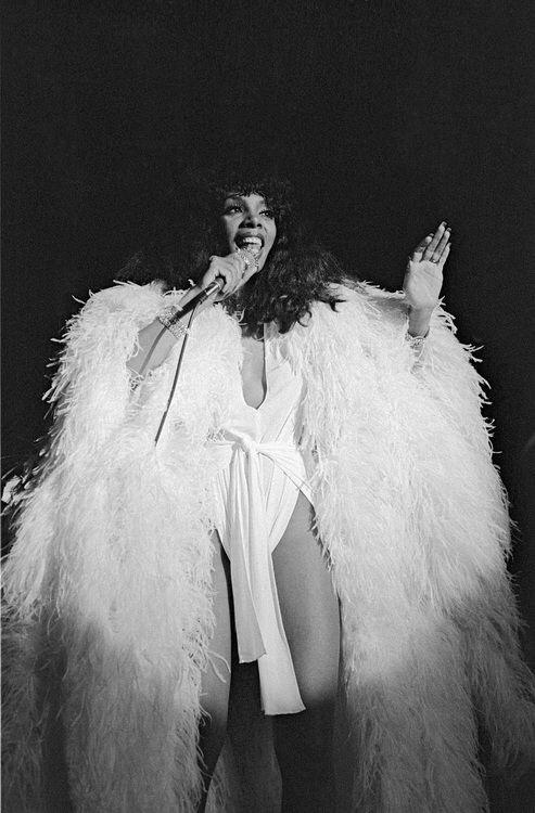 timelessbae's tweet photo. Donna Summer 70s http://t.co/1jU3syrw9f