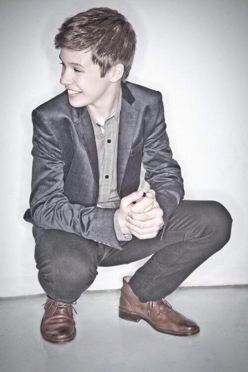 _NickRobinson__'s tweet photo. Hey everyone! I'm so sorry I haven't posted anything in a while! Here's a picture of Nick to make up for it 😂 http://t.co/2zVyCi6UG3
