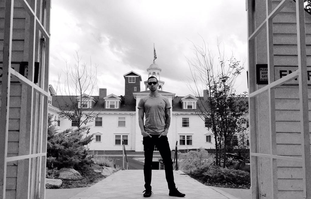 AarontheWatkins's tweet photo. Ghost hunting.
#StanleyHotel #EstesPark #RandomHero #NotAlone
#RuttingSeason #Tattoos
#RockNRoll #Persols http://t.co/F6ADPSgGx7